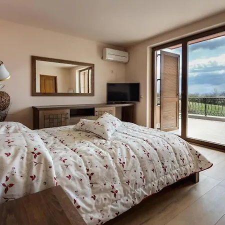 ☆ Horizont ➫ Breakfast☆pool☆sauna☆jacuzzi☆ Апартамент Ихтиман